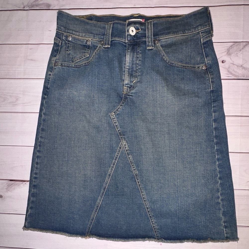Levi’s Reworked Denim Skirt – Size 12 MIS
Classic Western Vibe Office Dressy